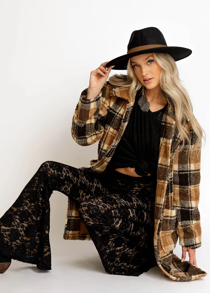 Abril Pant in Black