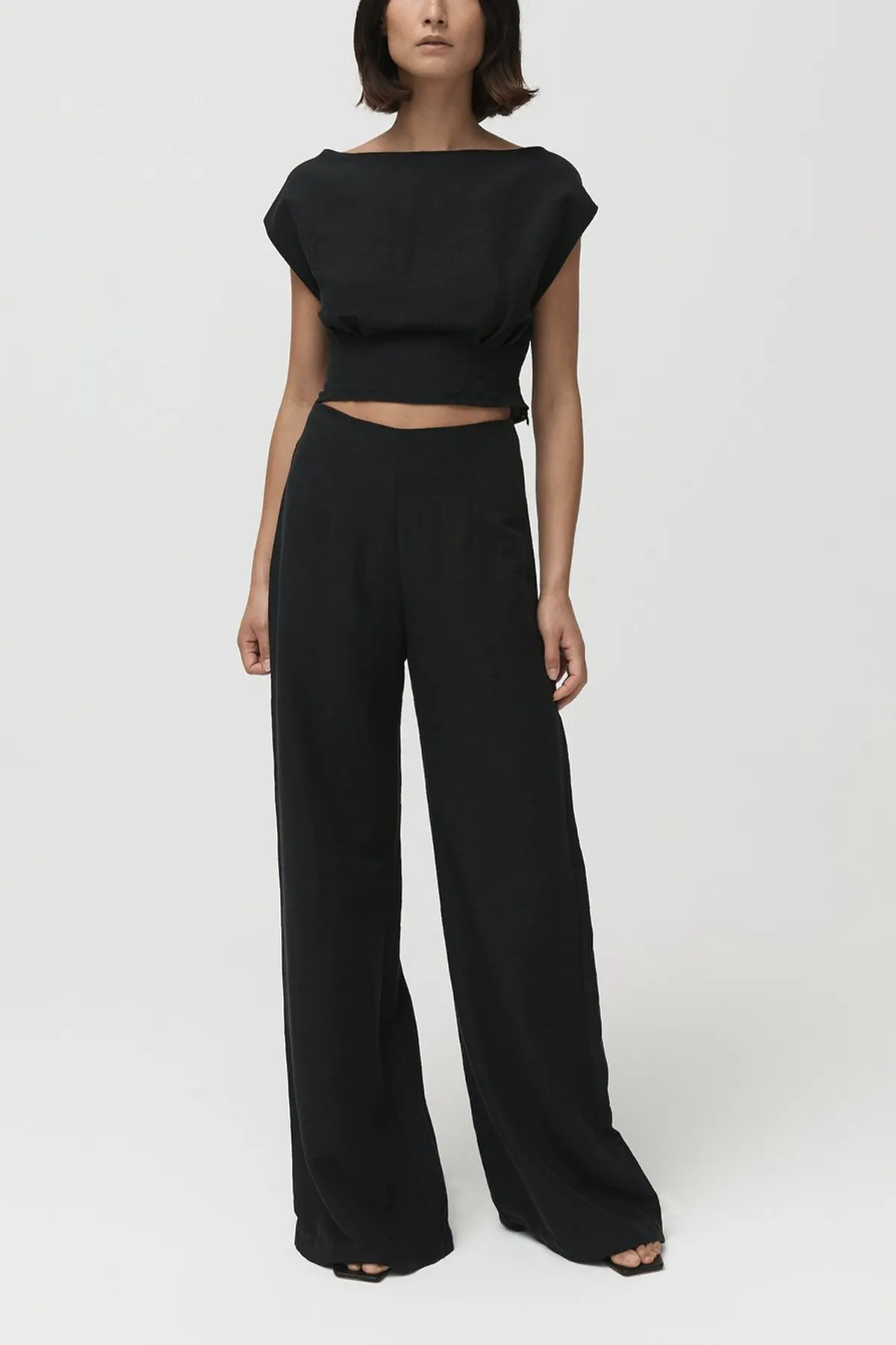 Amo Trousers in Black