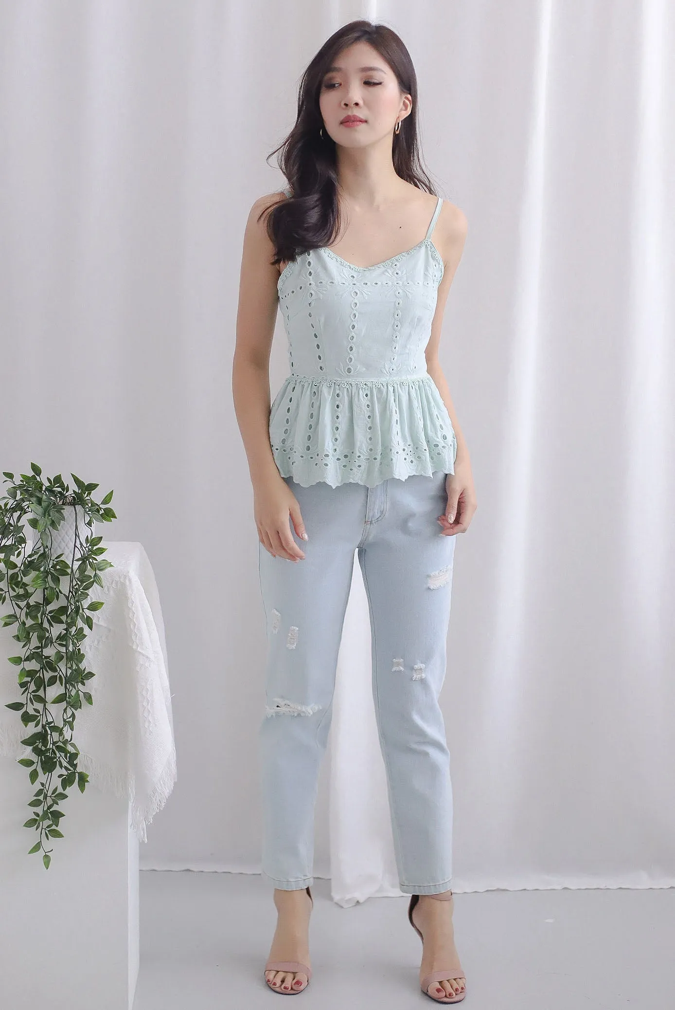 Arelis Eyelet Spag Peplum Top In Mint