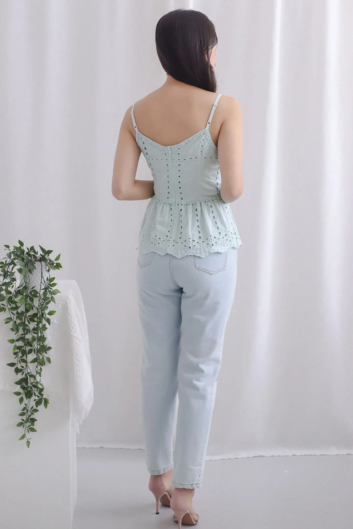 Arelis Eyelet Spag Peplum Top In Mint