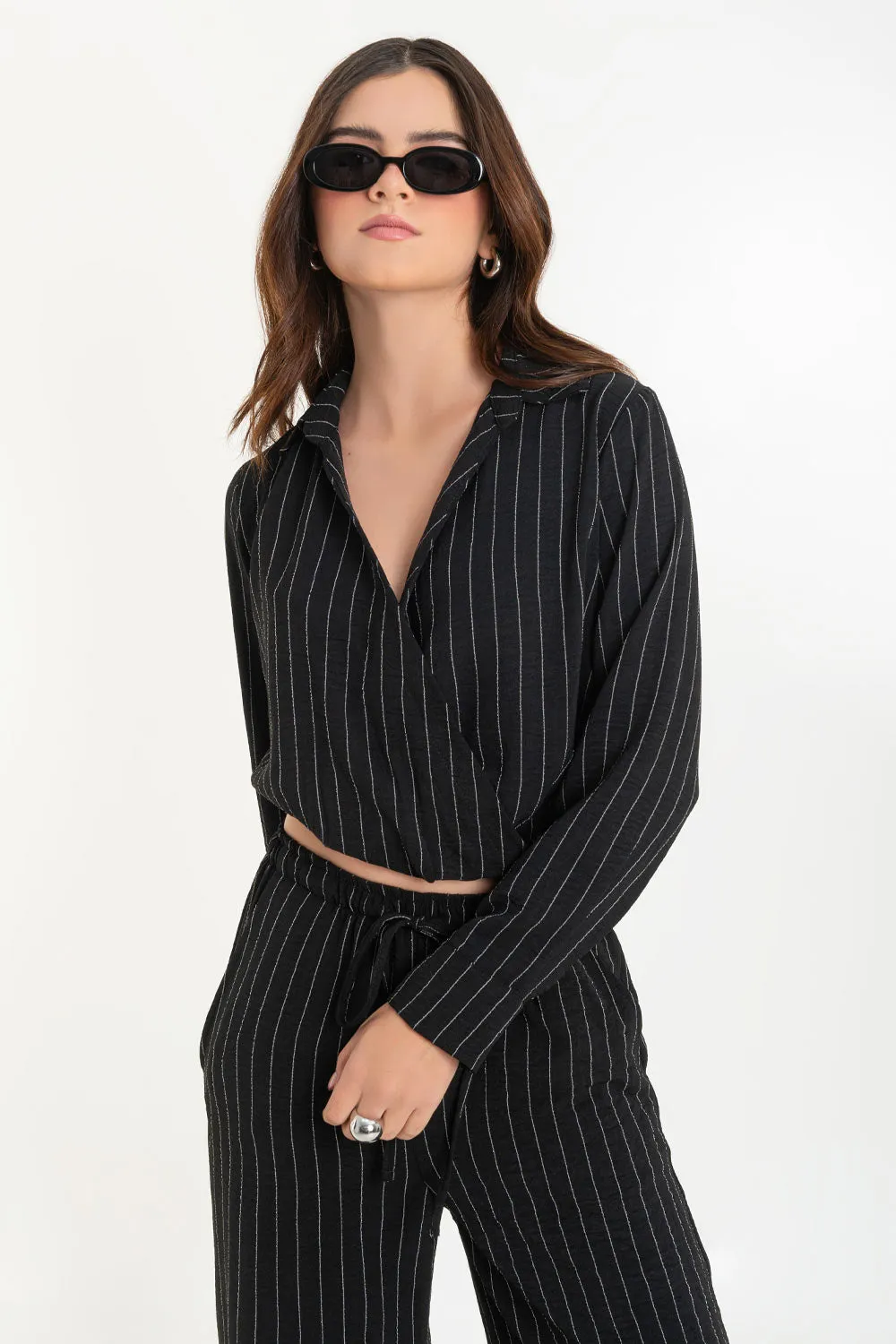 Blusa corta de rayas manga larga escote v