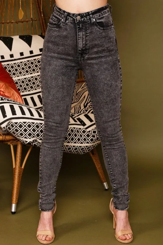 JOANIE ACID WASH JEANS