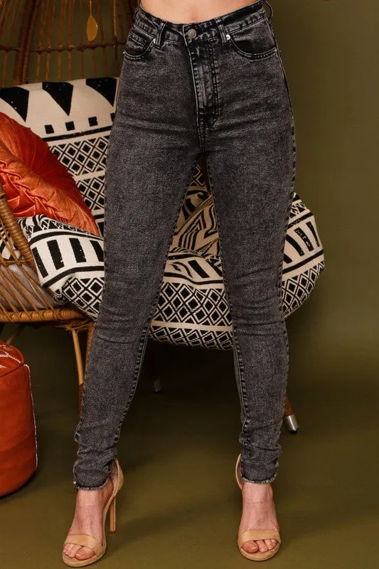JOANIE ACID WASH JEANS