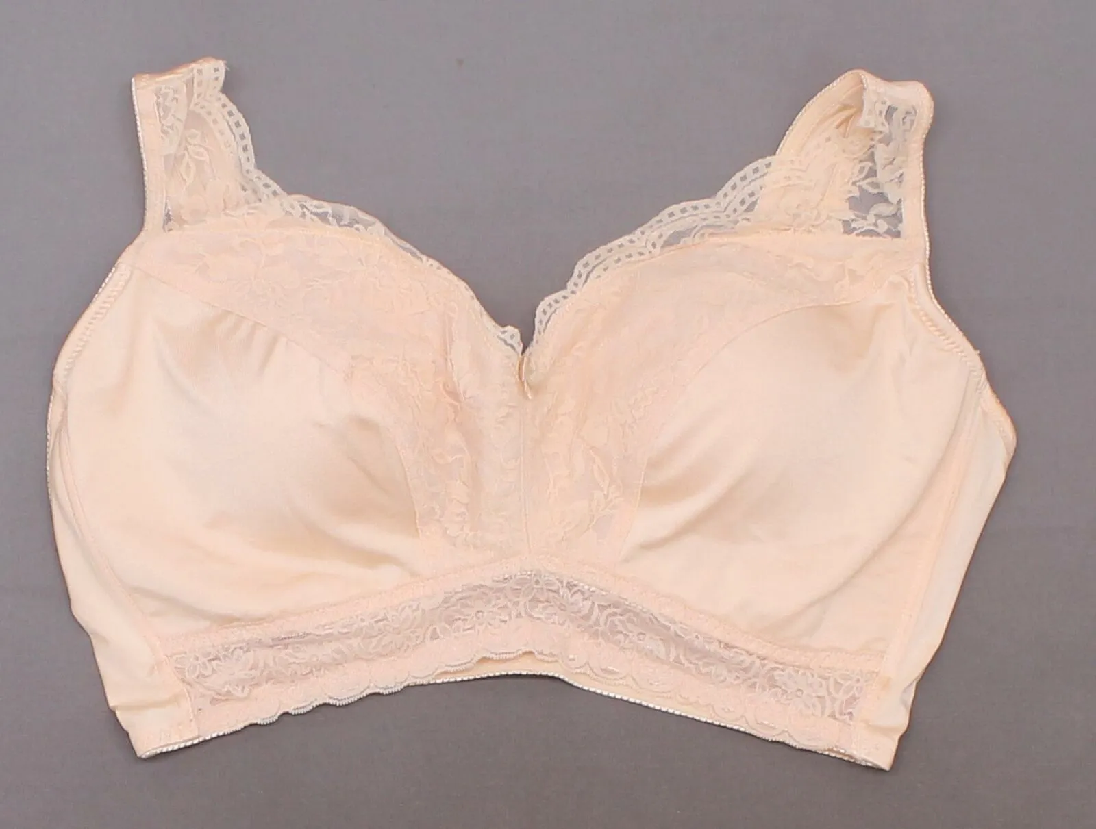 Rhonda Shear Plus Size Pinup Bra With Removable Pads