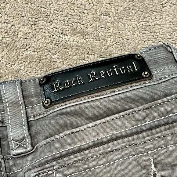 Rock Revival Gray Arjean 28 pants mid-rise skinny stretch GUC