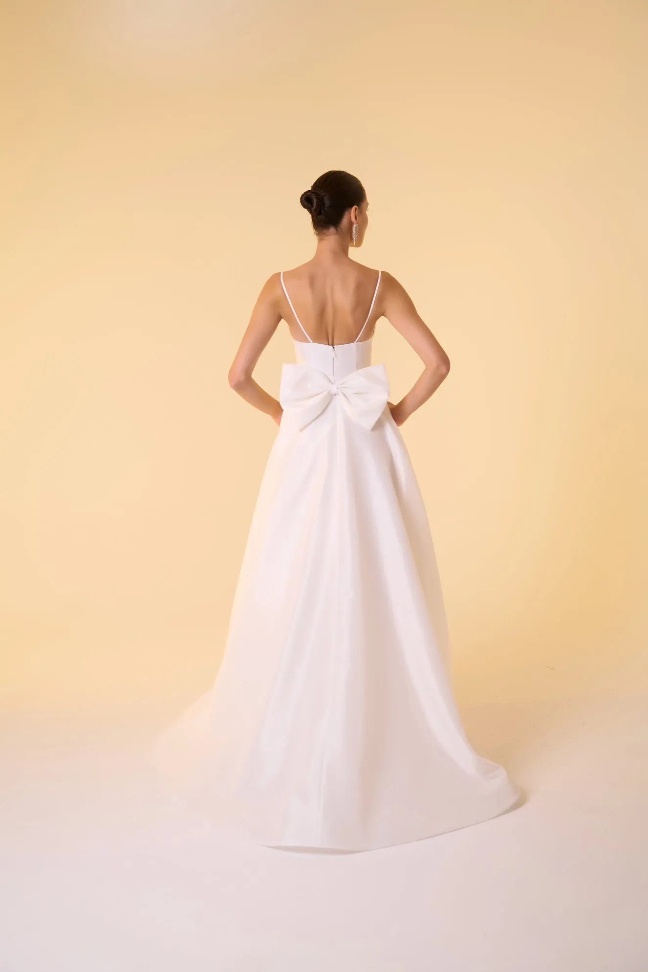 Scoop neck taffeta bridal gown