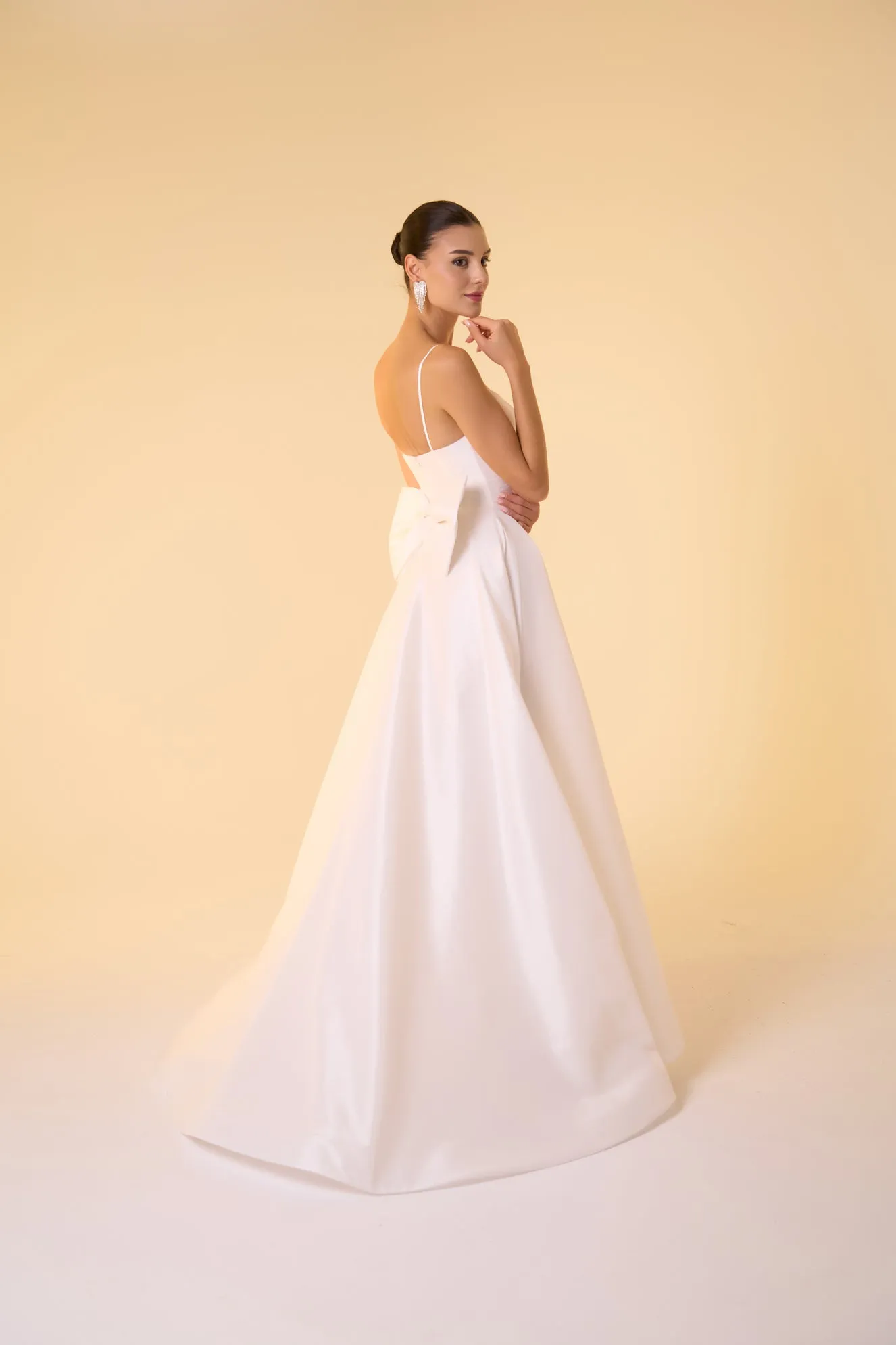 Scoop neck taffeta bridal gown