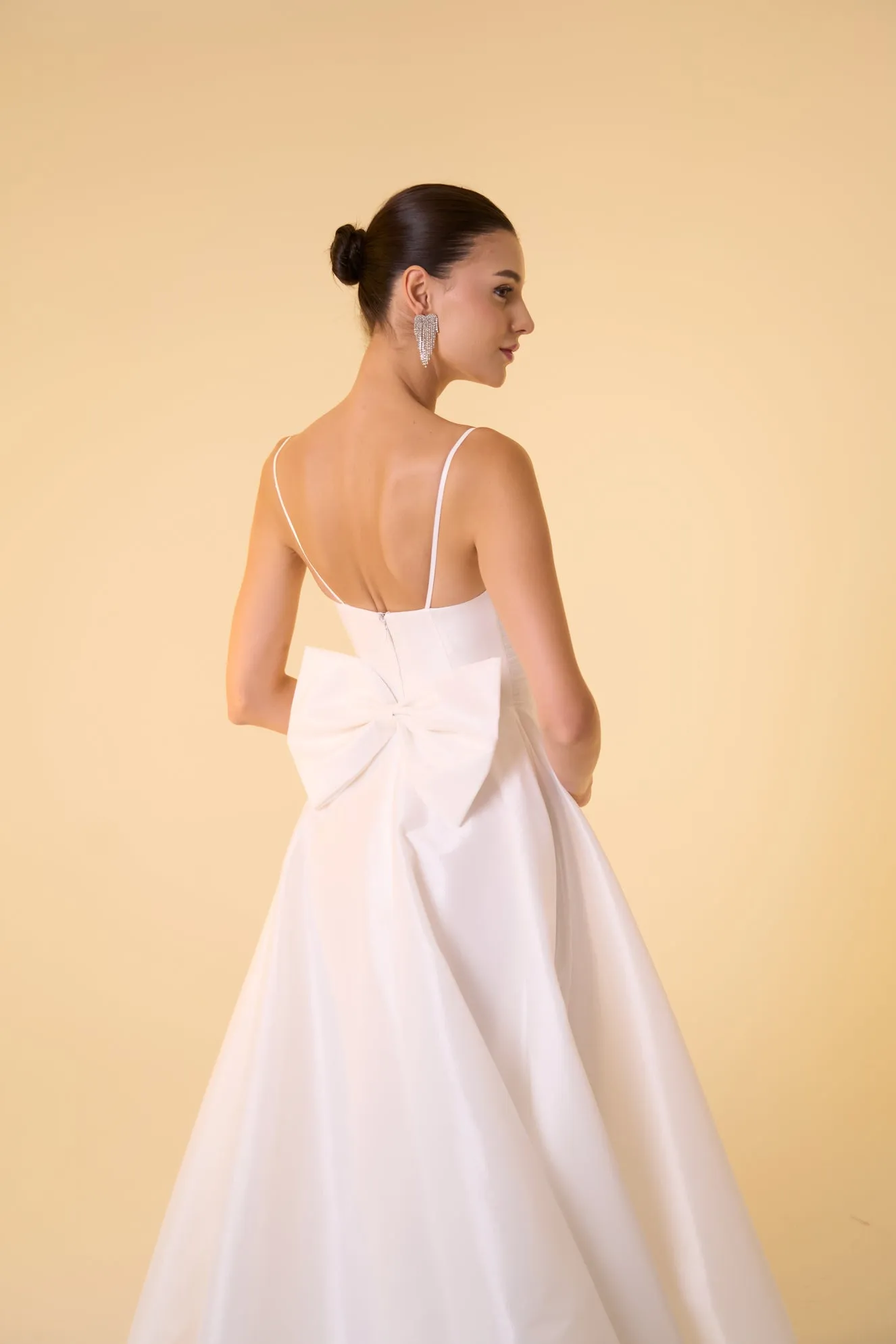 Scoop neck taffeta bridal gown