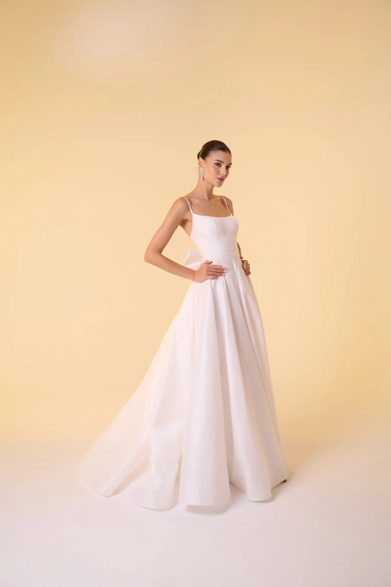 Scoop neck taffeta bridal gown