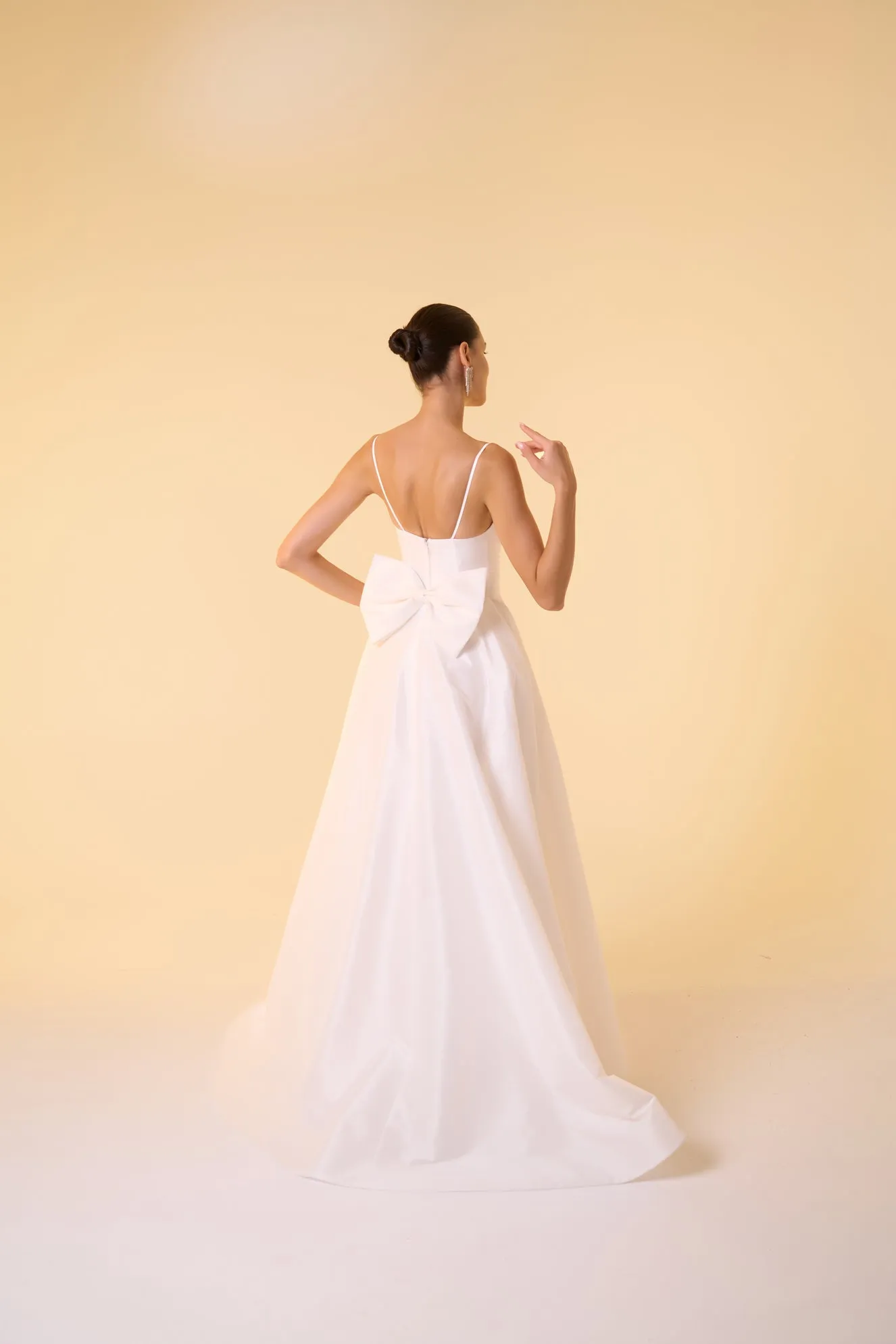 Scoop neck taffeta bridal gown