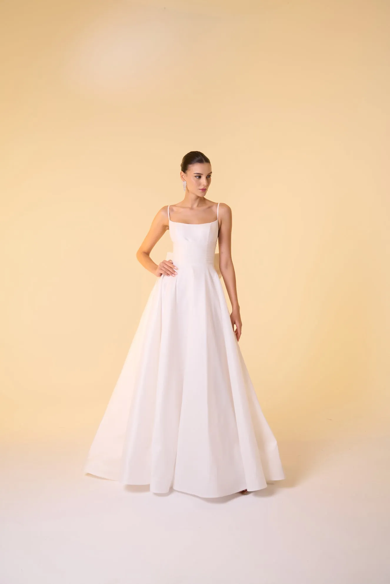 Scoop neck taffeta bridal gown