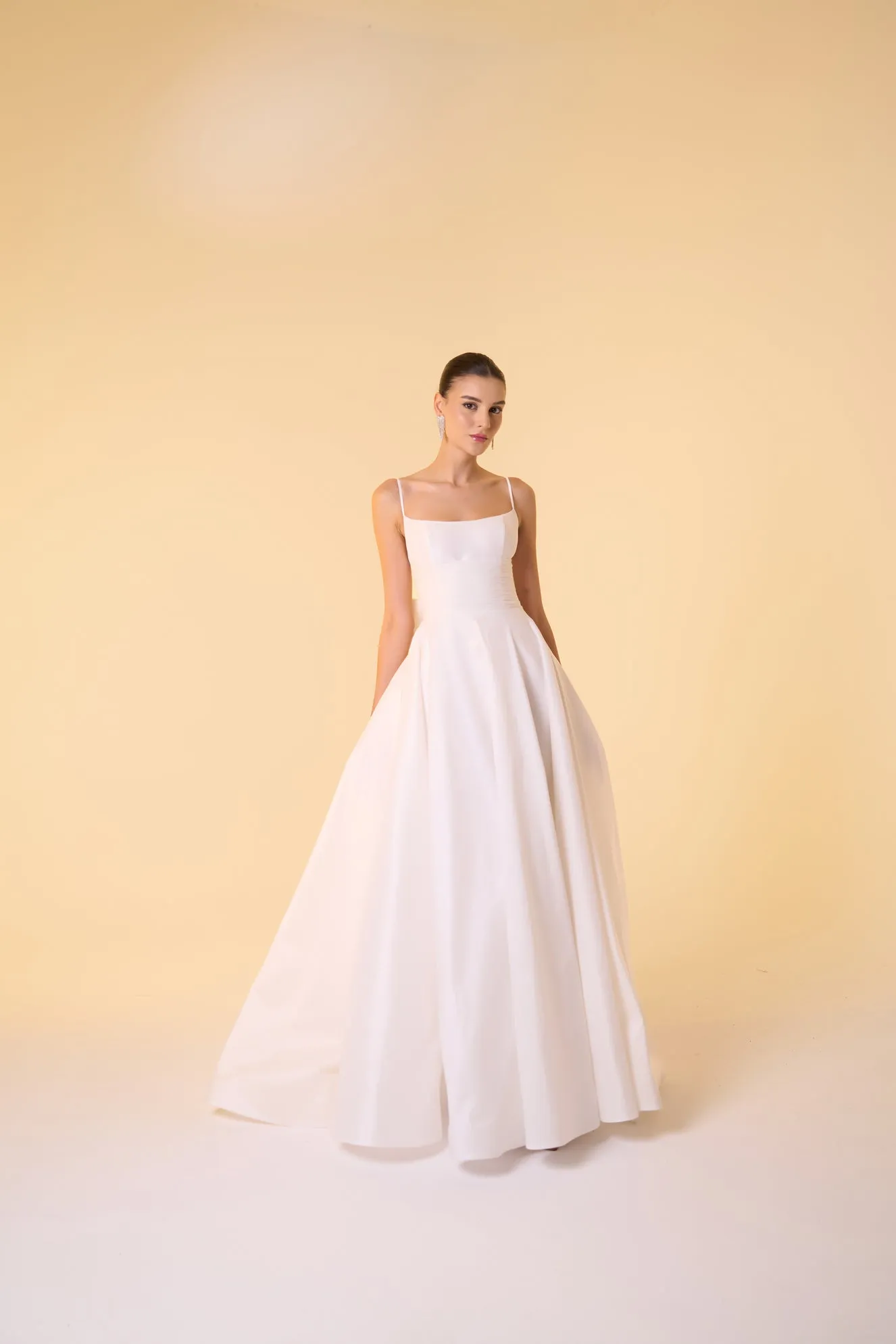 Scoop neck taffeta bridal gown