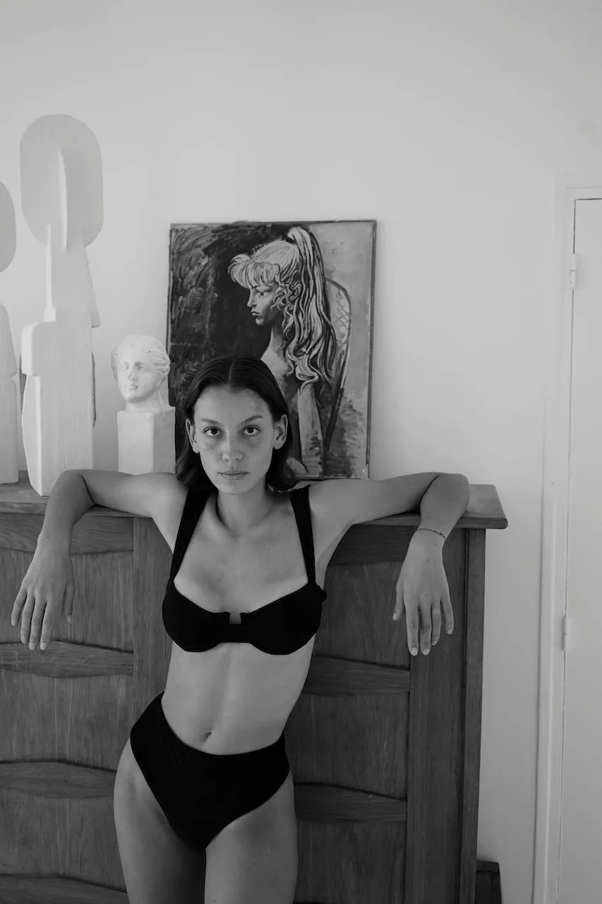 the HIGH-WAIST black