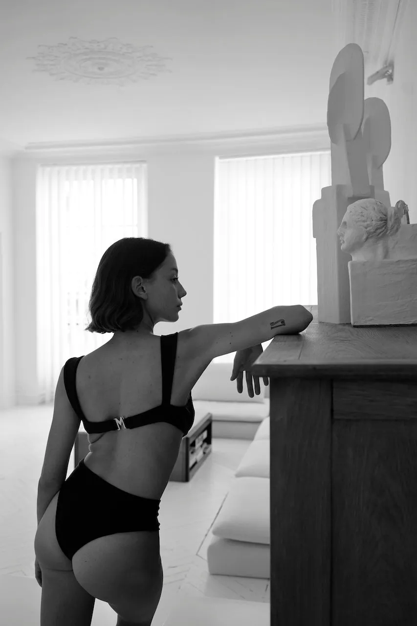 the HIGH-WAIST black