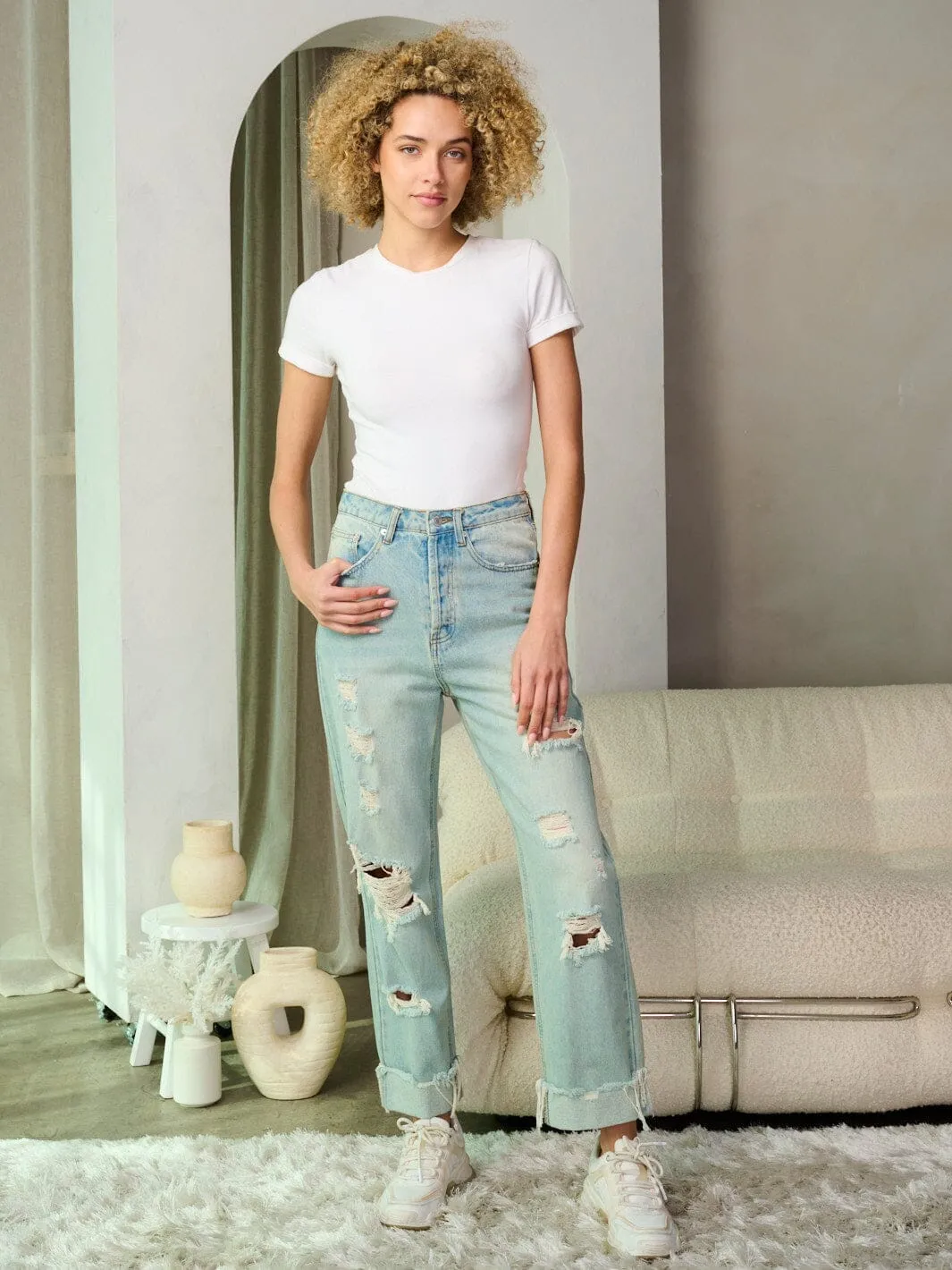 WOMEN'S BUTTON CLOSURE DISTRESS DENIM PANTS
