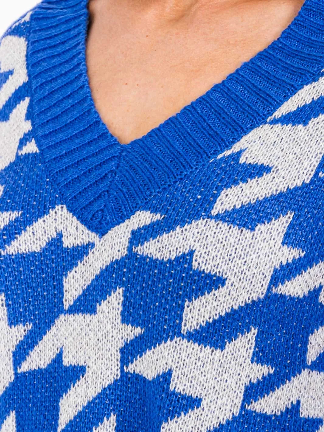 WOMEN'S LONG SLEEVE V-NECK PRINTED SWEATER
