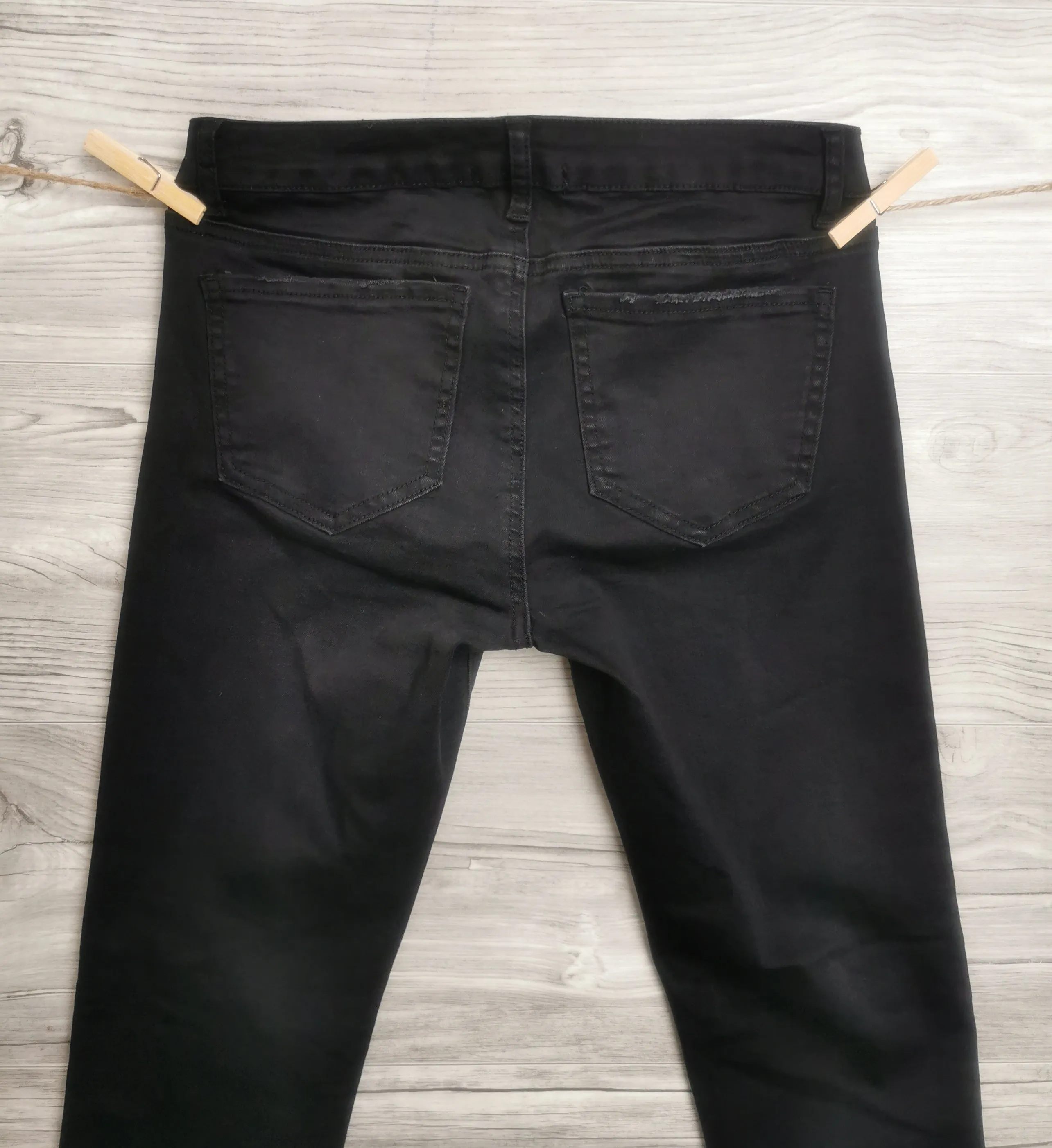 WOMENS SIZE 27 - BLACK TAPE, Low-Rise, Black Skinny Jeans NWT B26
