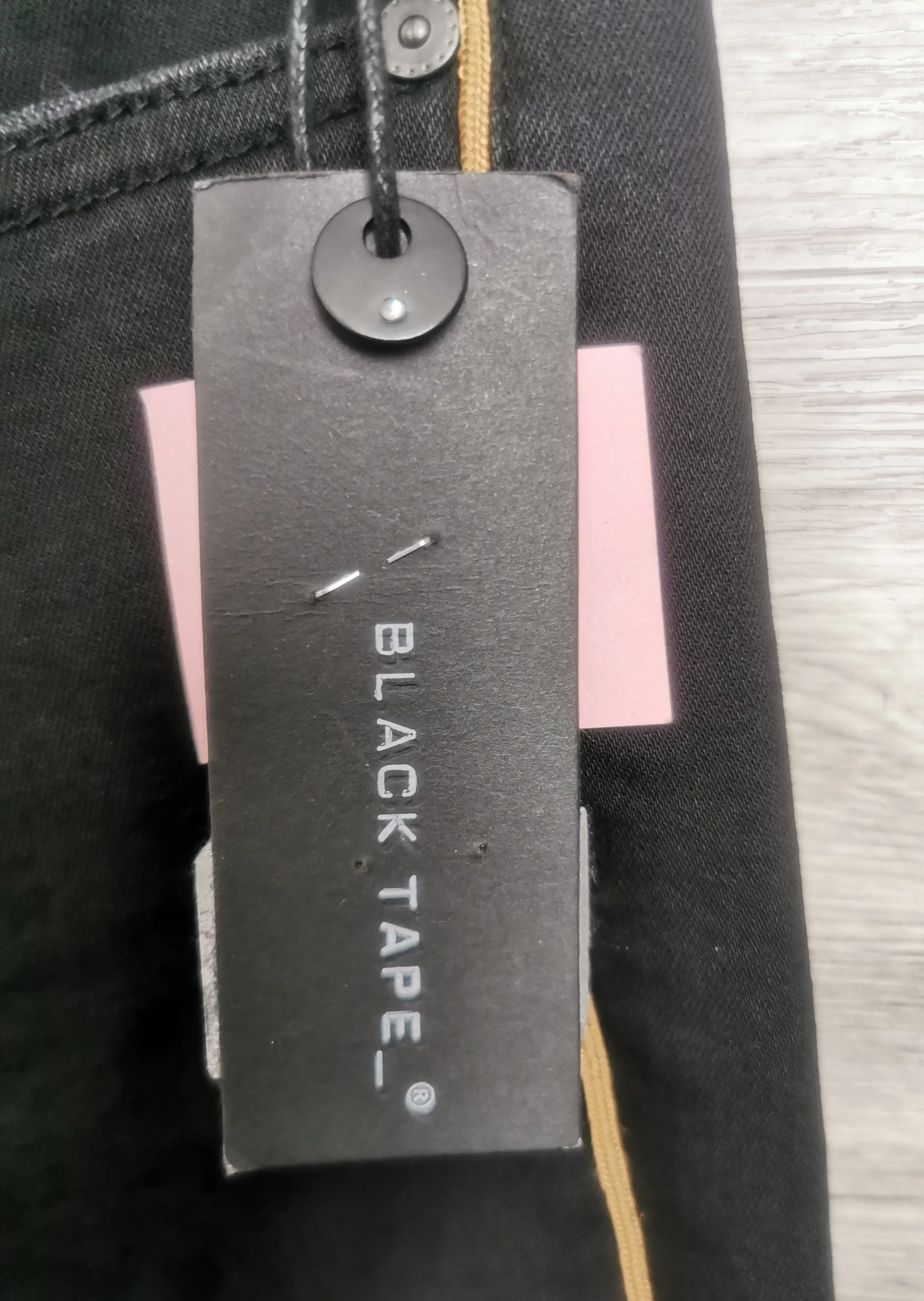 WOMENS SIZE 27 - BLACK TAPE, Low-Rise, Black Skinny Jeans NWT B26
